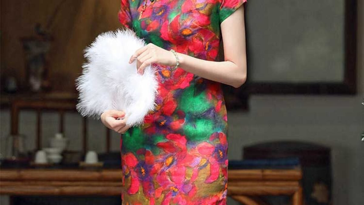 chinese dress ladies Modernized Chinese Dress with A Loose Fit V-Neck and Silk-Linen Blue / XXL