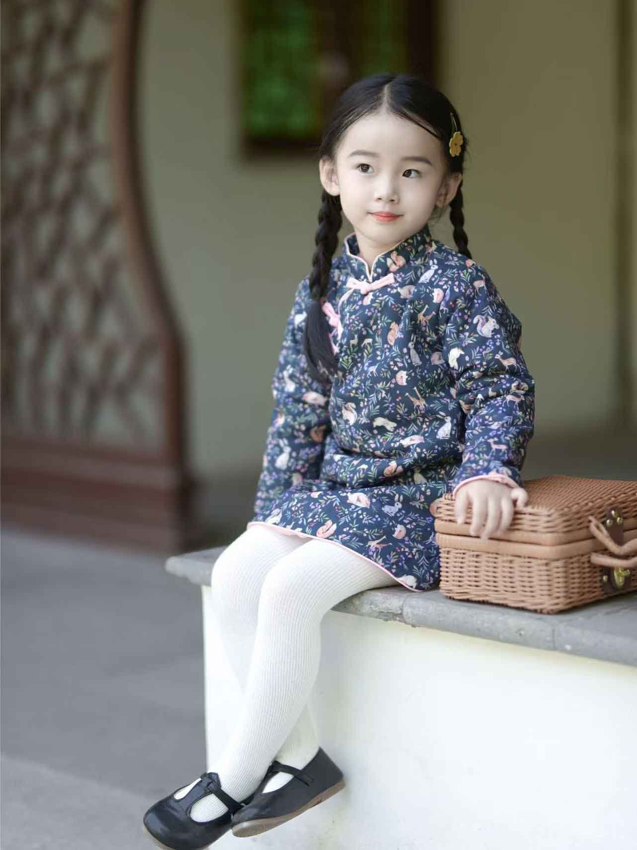 Blue Qipao coat girls
