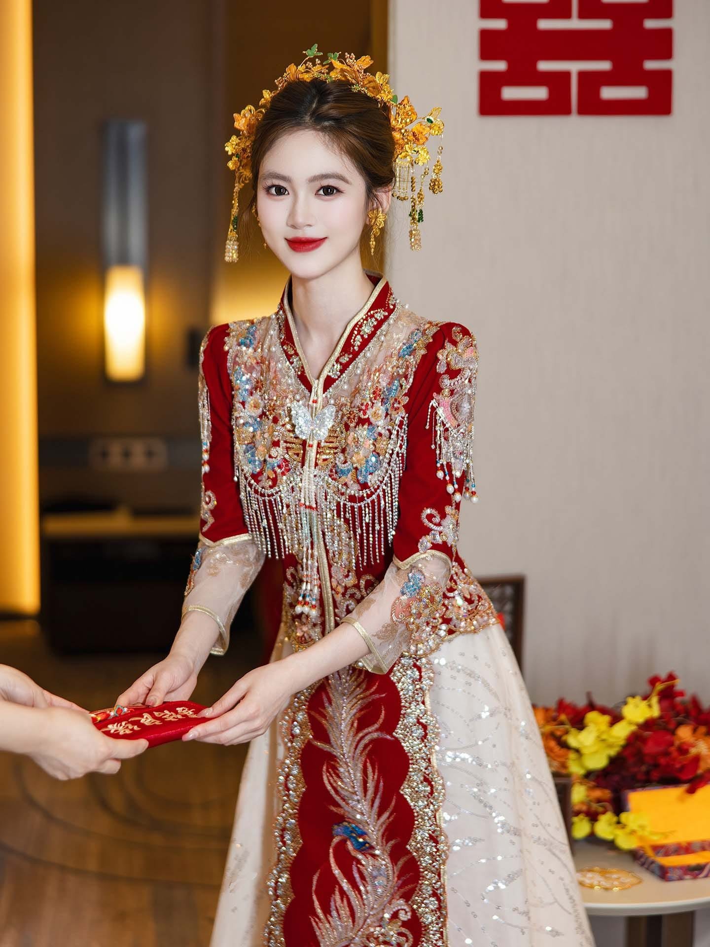 Chinese wedding gown